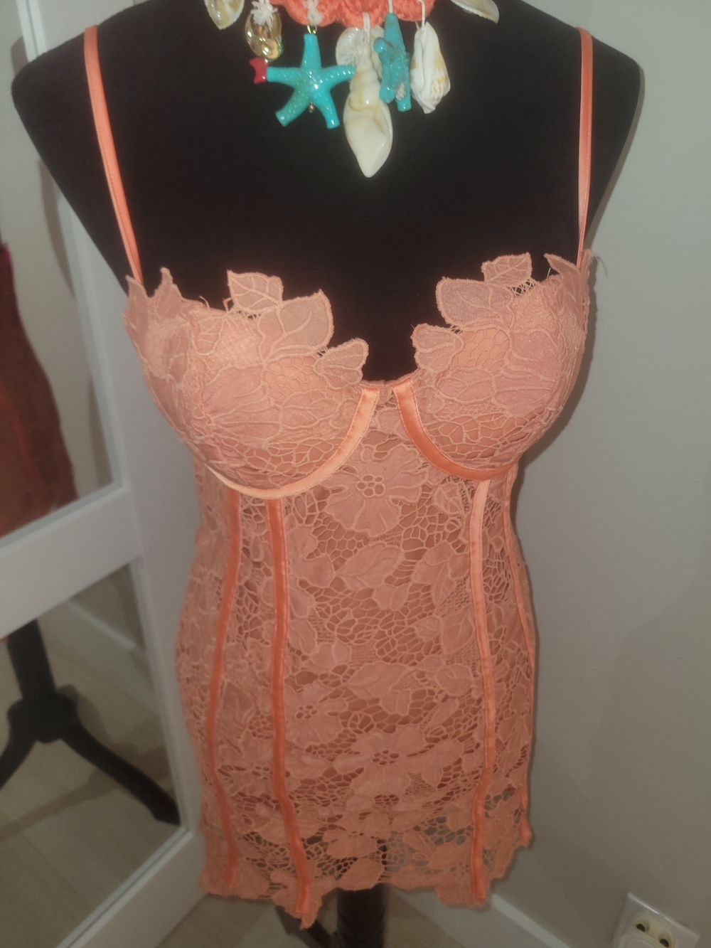 Delicate Coral Lace Dress Che By Chelsey Brand New  Cocktail Dress   Miami Style